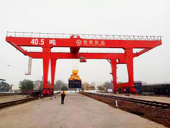 mj型轨道式集装箱门式起重机